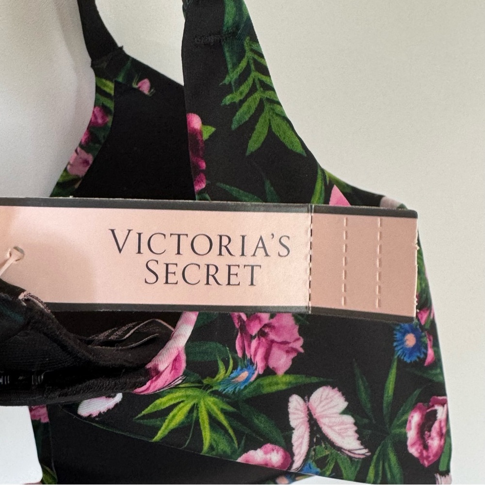Victoria’s Secret Bra - Picture 5 of 7